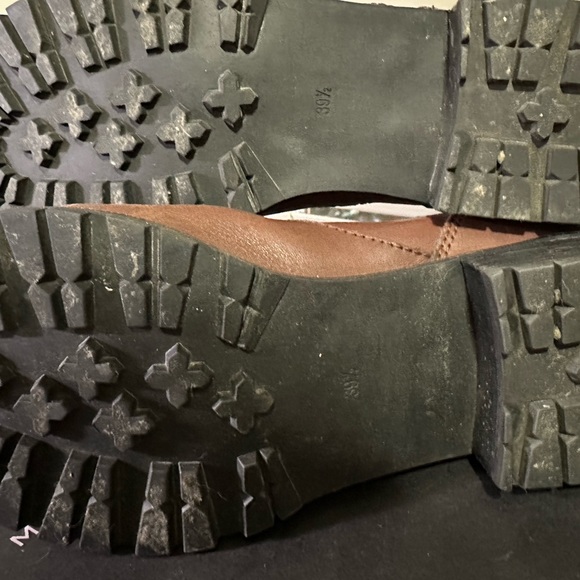 Marc jacobs brown buckle short booties lugged style sole size 9 - Picture 4 of 7